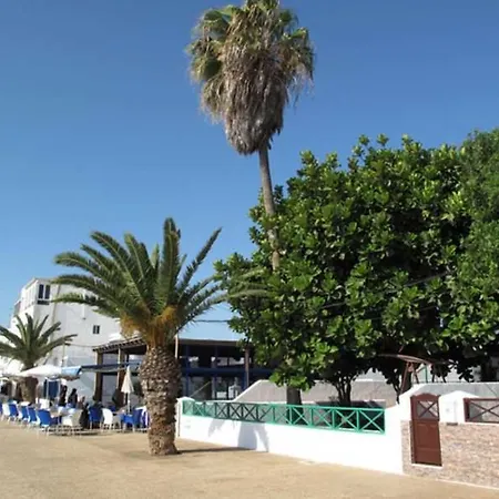 Апартаменты Playa Honda Sleeps 2 Wifi Плайя-Онда