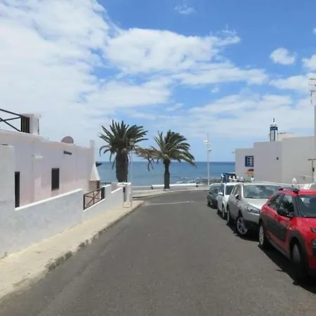 Апартаменты Playa Honda Sleeps 2 Wifi Плайя-Онда